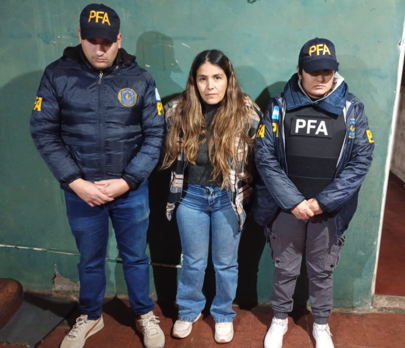 La Policía Federal detuvo a una mujer acusada de ser responsable de trata.