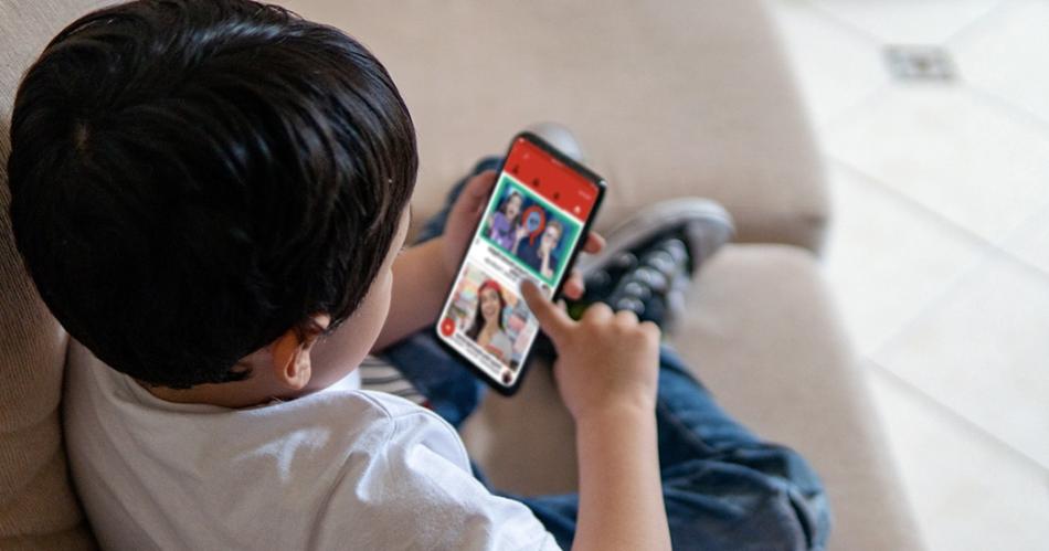 En vacaciones, el uso descontrolado de la tecnología puede resultar nocivo para los niños.-
