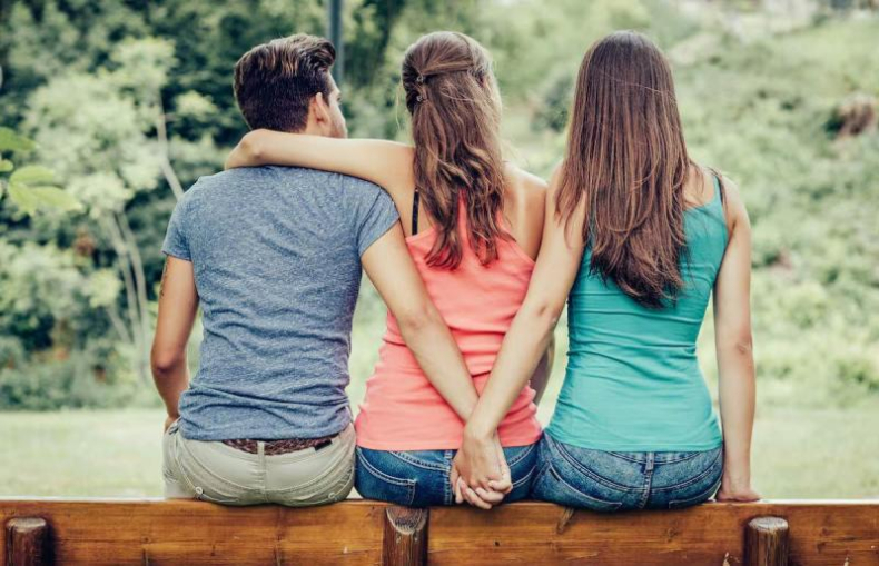 Síndrome de Fortunata: buscar el amor en personas que ya tienen pareja.