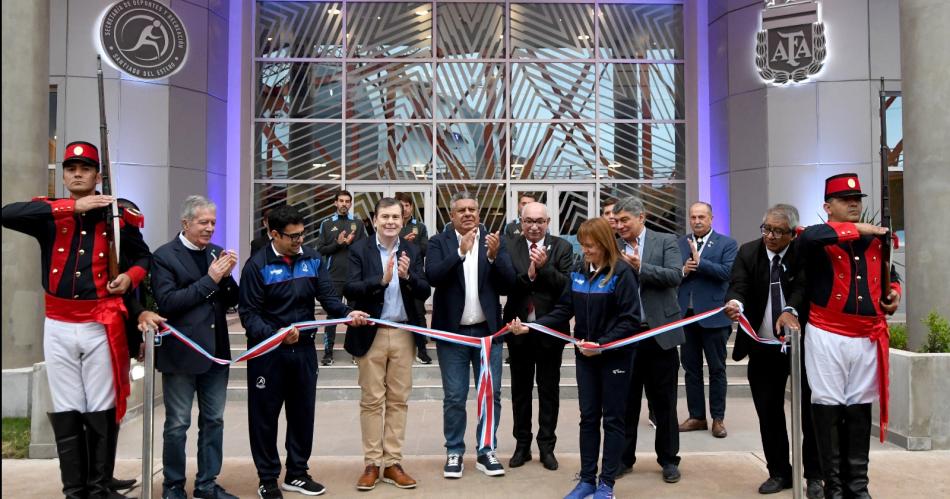 El gobernador Zamora inauguró el nuevo edificio de la secretaría de Deportes y Recreación.