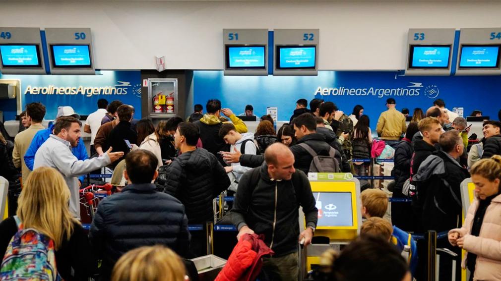 Otra medida de gremios aeronáuticos afectará a más de 30.000 pasajeros entre viernes y sábado