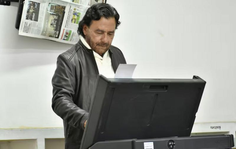 Sáenz logró un triunfo contundente en Salta, pero LLA se adueñó de la capital.