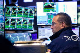 Mercado en tensión: el riesgo país supera los 1.400 puntos, mientras el dólar sigue su escalada