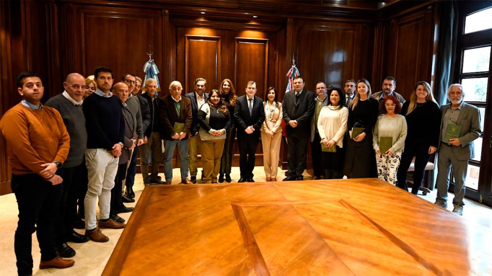 Zamora recibió en Casa de Gobierno a miembros del Consejo Federal del Catastro