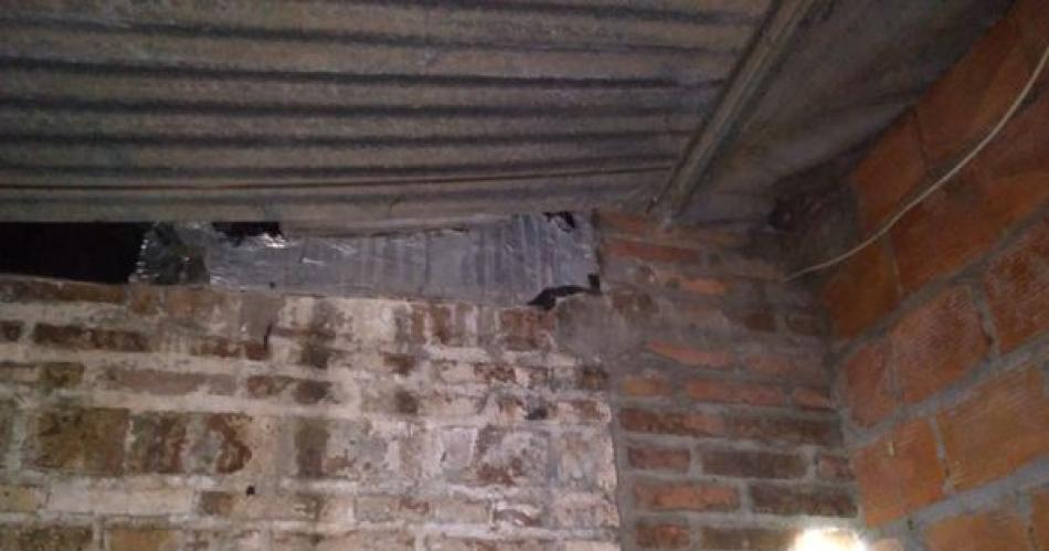 Campo Gallo: asisten a familias por voladuras de techo durante la tormenta.
