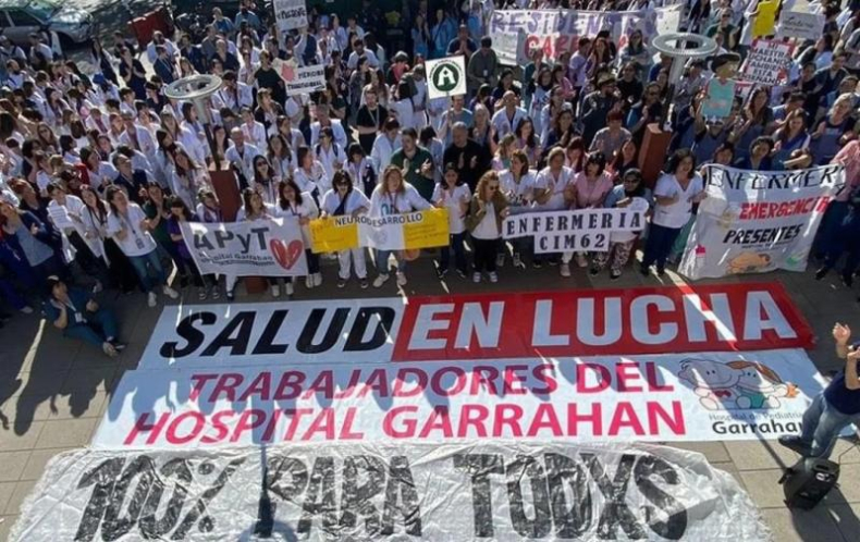 Antes de la sesión, el Gobierno anticipó que habrá aumentos para el personal del Garrahan.
