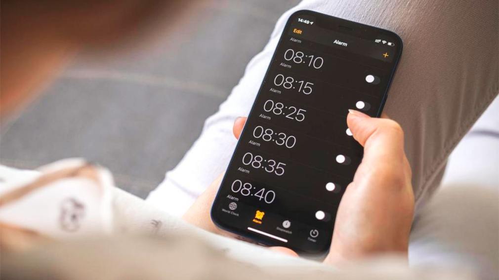 Cinco minutos más: cómo posponer la alarma afecta tu bienestar