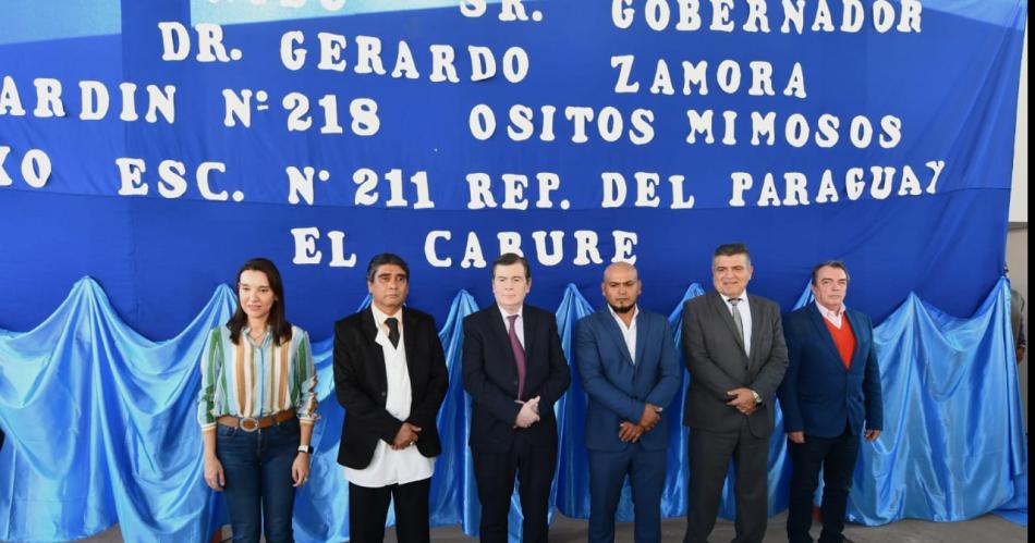 Zamora inauguró un jardín de infantes y entregó viviendas en El Caburé.