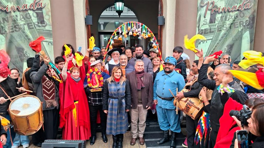 La Acción Teatral Urbana 2026 llenó de arte y color el centro de Santiago.