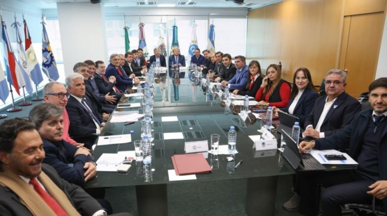 Diez gobernadores resolvieron no apoyar dos proyectos que preocupan a la Casa Rosada.