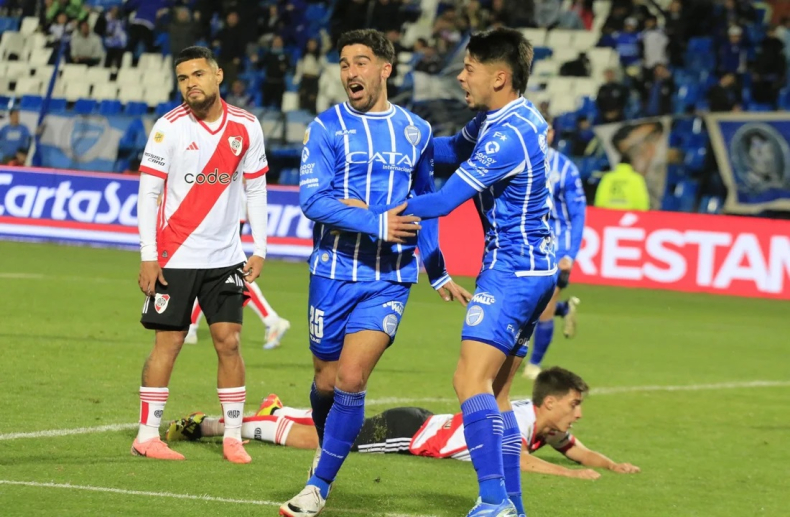 River no mejora: Godoy Cruz se lo dio vuelta y acrecentó la crisis del "Millo"
