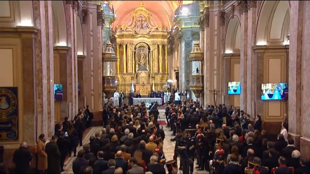 Brecha, corrupción, pobreza y unidad nacional son algunas de las palabras clave en el tedeum porteño