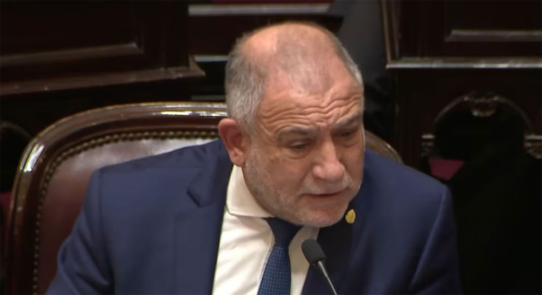 Luis Juez: "Es muy difícil querer conducir un país y no poder frenar a un par de tuiteros".