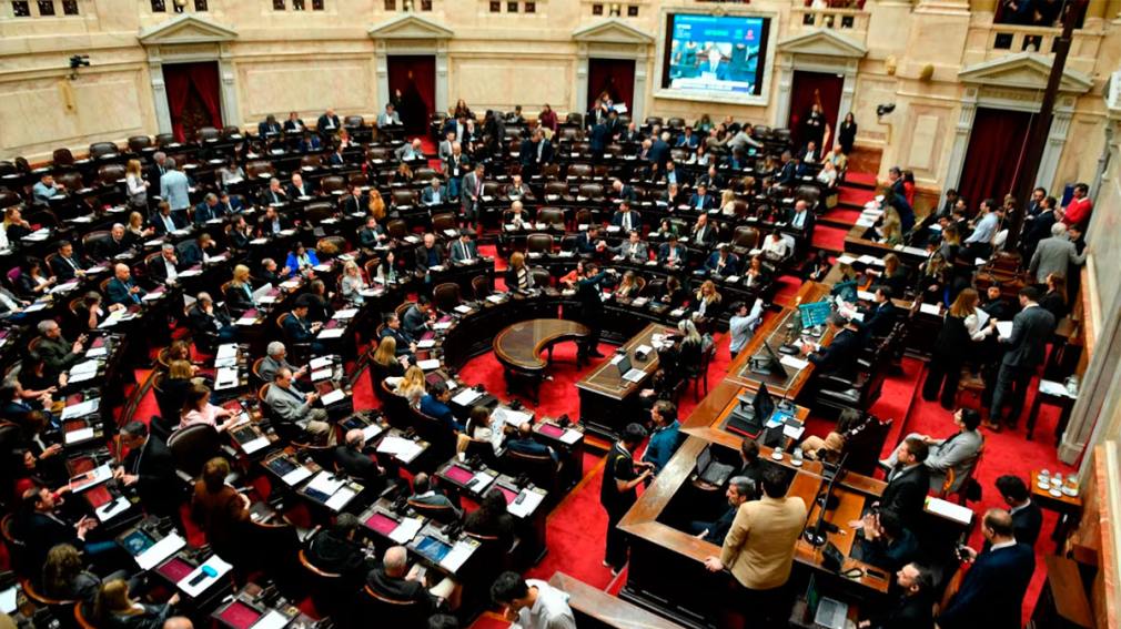 Homenaje a Francisco: Diputados posterga interpelación a Francos por Libra.
