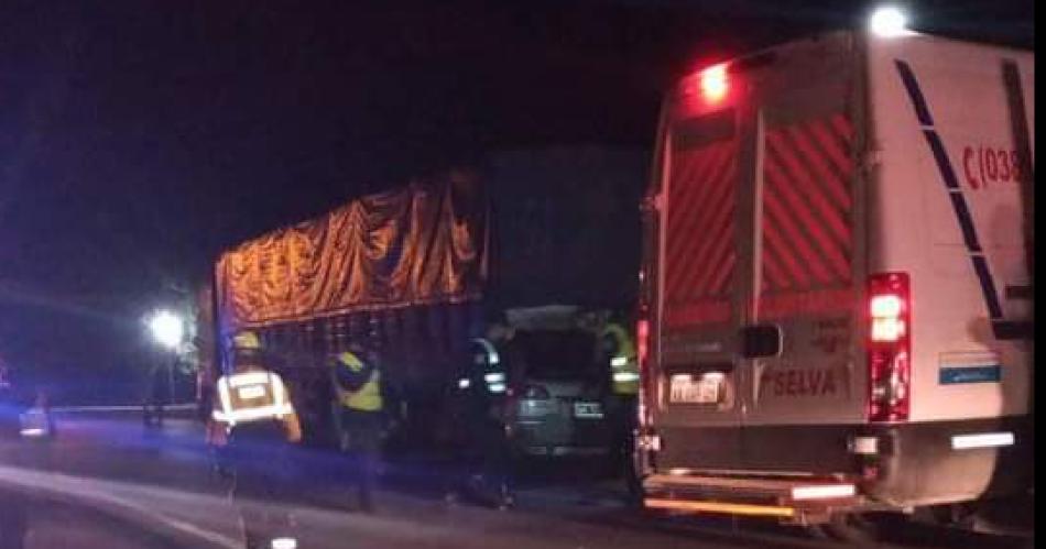 Un joven bebió, tuvo sexo en su camión, se descompensó y murió.