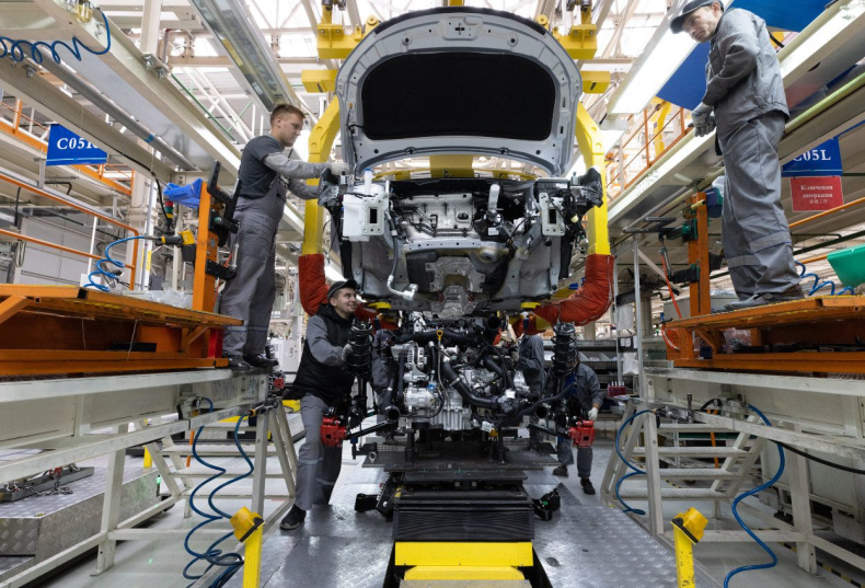 Los aranceles de Trump impactan en el sector automotriz con despidos y suspensiones-