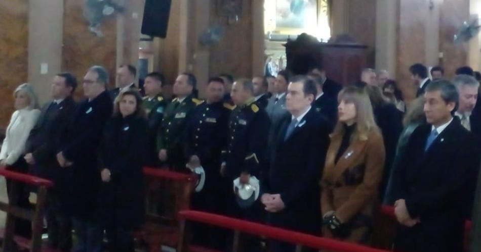 El gobernador Zamora encabezó el acto patriótico por el 25 de Mayo.