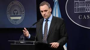Manuel Adorni confirmó que no modificará el decreto que limita el acceso a la información pública
