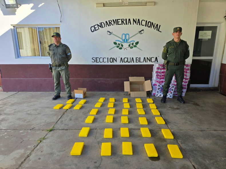 Salta.Transportaba 36 kilos de cocaína junto a rollos de papel higiénico: gendarmes secuestraron la droga