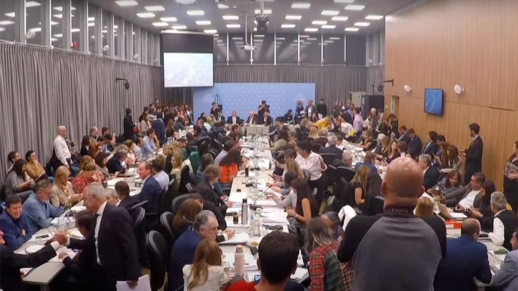 Ley Bases: obtuvo dictamen tras meses de negociaciones y se debatirá en el recinto el próximo lunes