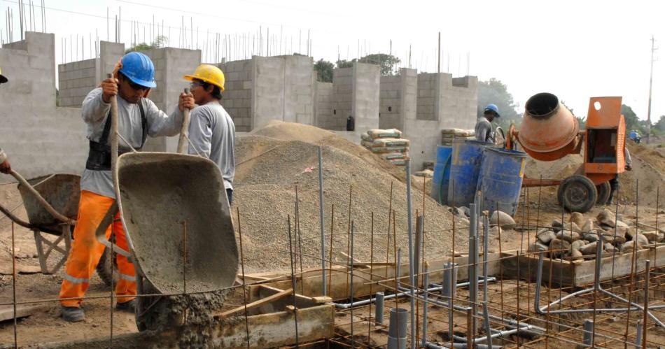 Datos oficiales: en seis meses se perdieron más de 130.000 empleos en el sector privado.