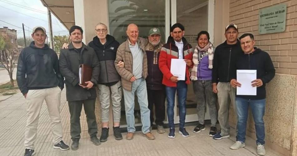 El padre de Javier Milei acordó con el MOCASE ceder 2.800 ha de un campo en litigio en Santiago.