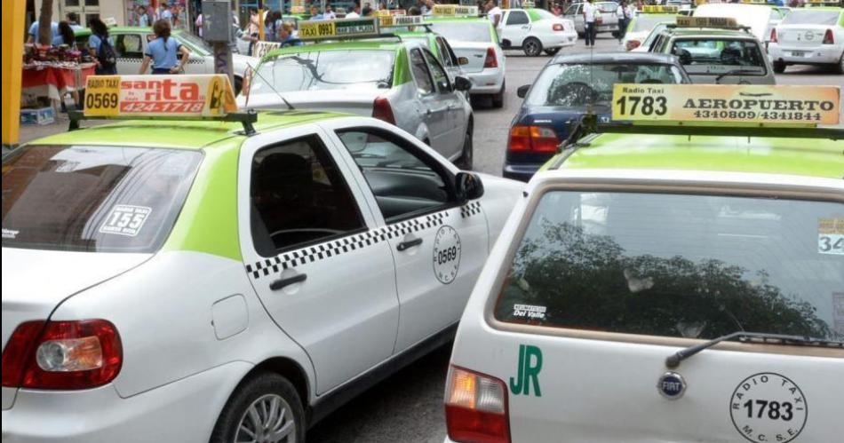 Otro golpe al bolsillo: taxis y remises aumentan un 25% y la bajada de bandera costará $640.