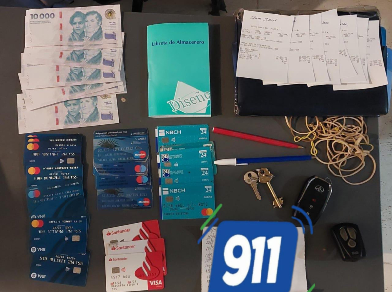 Detuvieron a un jubilado con 23 tarjetas de débito ajenas
