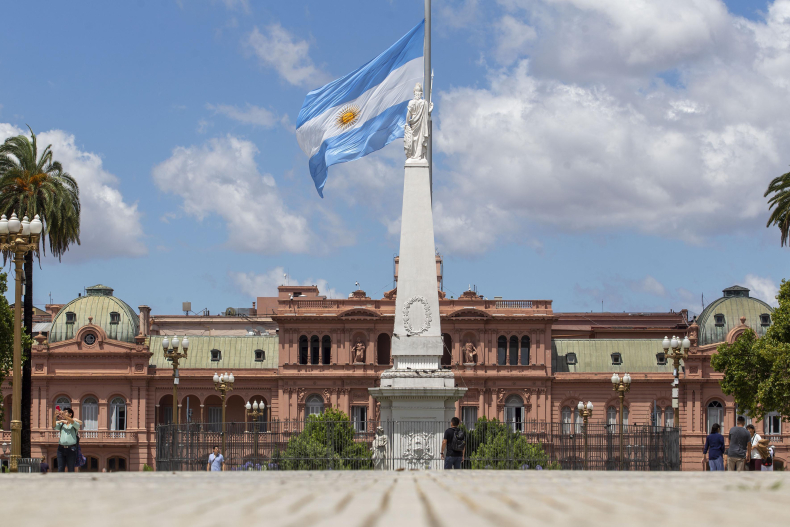 El Gobierno restituyó normas de la Marina Mercante y varios organismos nacionales.