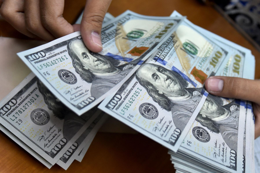 El dólar blue frenó su caída y la brecha cambiaria se amplía tras ocho jornadas