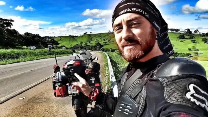 Un youtuber acusado de tenencia de material pedófilo fue hallado muerto en su casa