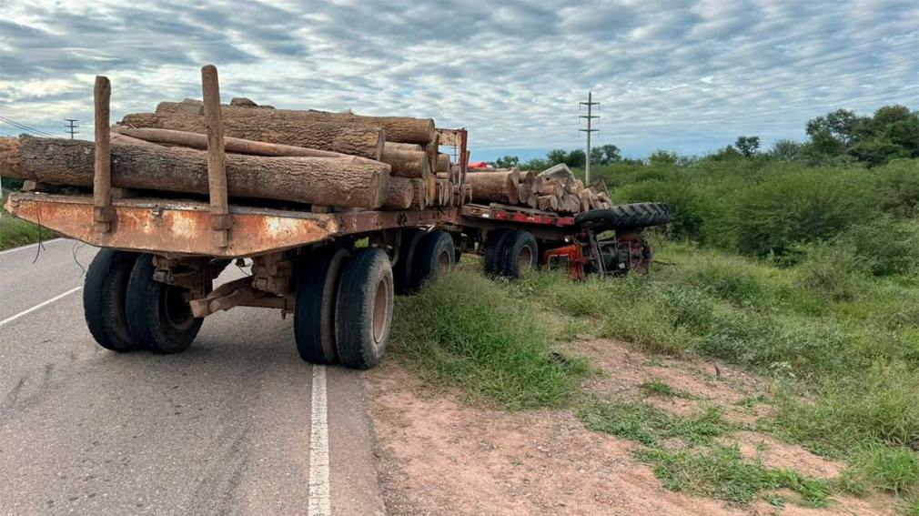 Murió un hombre entre Campo Gallo y Monte Quemado al volcar el tractor que manejaba