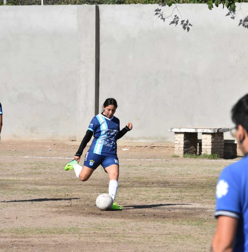 El fútbol femenino se abre paso a fuerza de pasión y talento con Ayelen Peréz en Monte Quemado