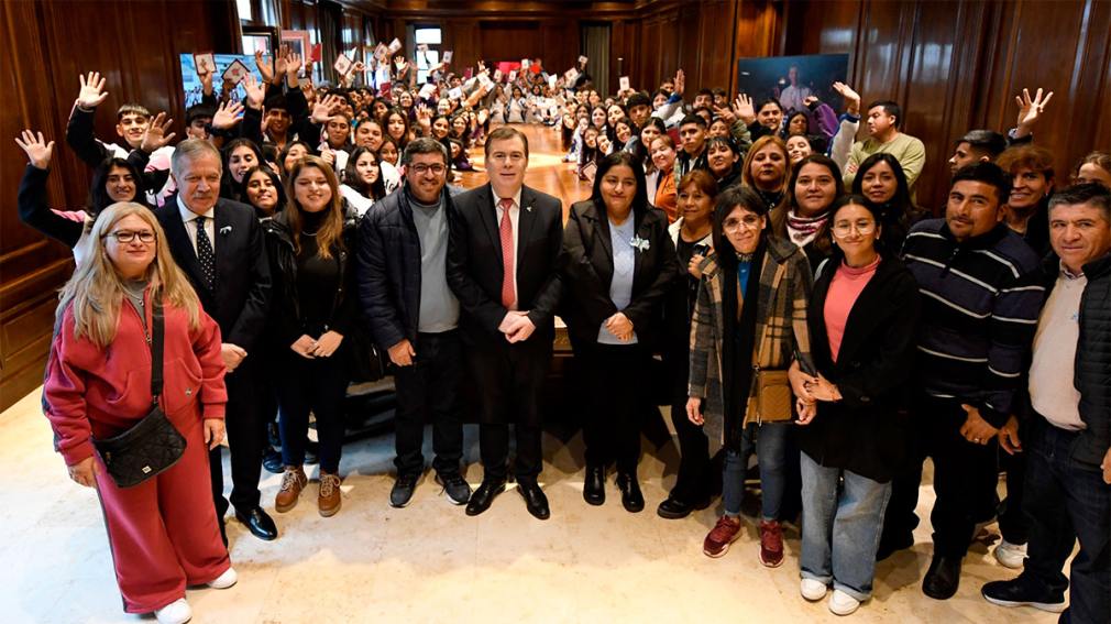 Zamora recibió a estudiantes de los departamentos Ibarra, Moreno, Copo y Ojo de Agua.