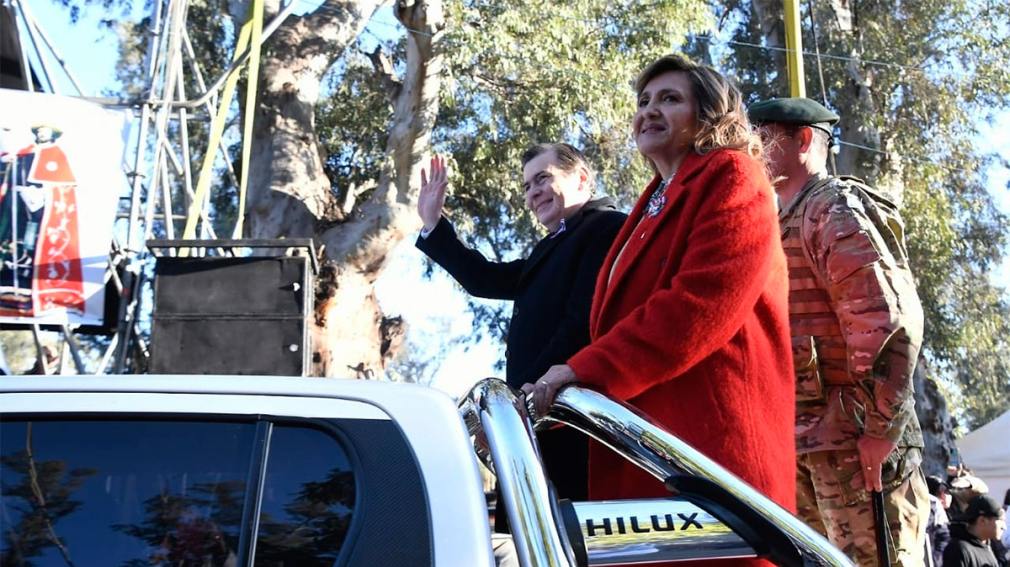 Santiagueños y turistas disfrutaron del tradicional desfile cívico militar en el Parque Aguirre