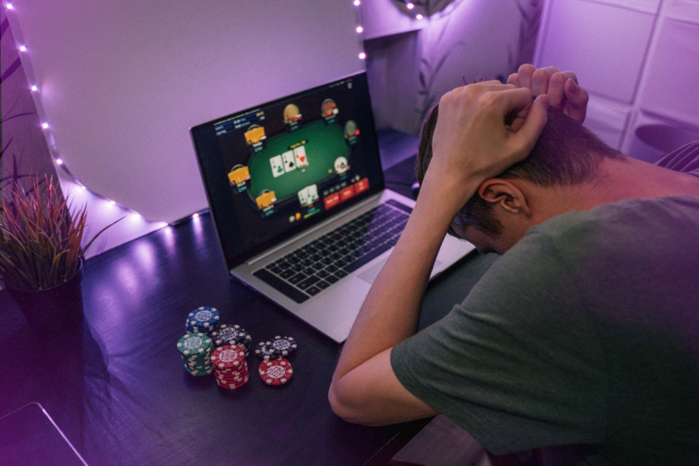 El casino que nunca cierra: cuando las apuestas entran en el celular de los más jóvenes.