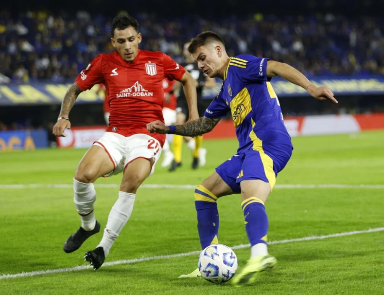 Boca venció a Estudiantes y llega en alza al Superclásico.