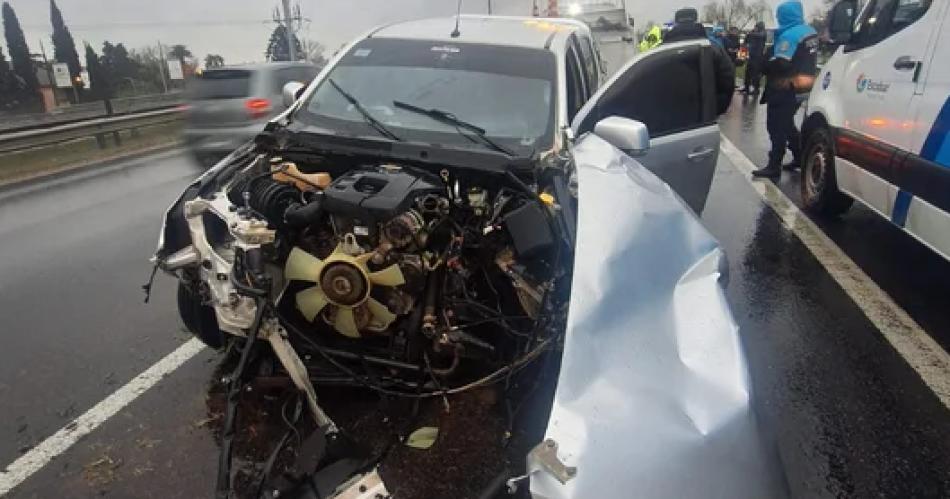 Perdieron el control de la camioneta, chocaron y descubrieron que llevaban una tonelada de coca.