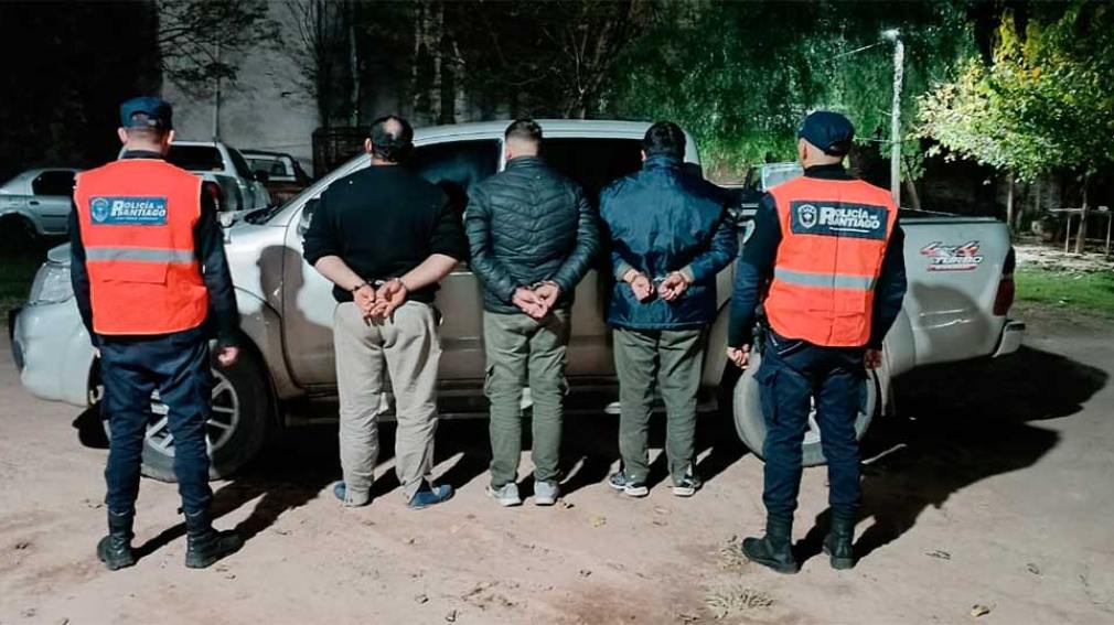Tres detenidos en allanamientos por un caso de abigeato agravado.