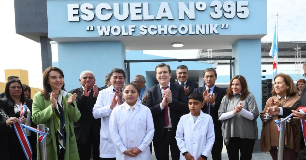 Zamora inauguró obras en La Resbalosa y entregó viviendas sociales a familias de Loreto.
