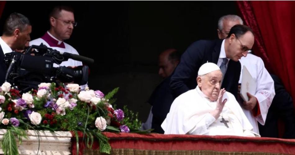 Emotiva reaparición del papa Francisco durante la Misa de Pascua