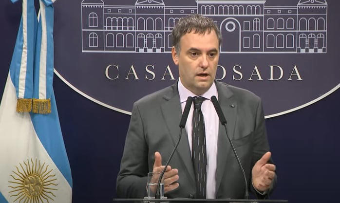 Manuel Adorni: "Lejos estamos de querer cerrar universidades"