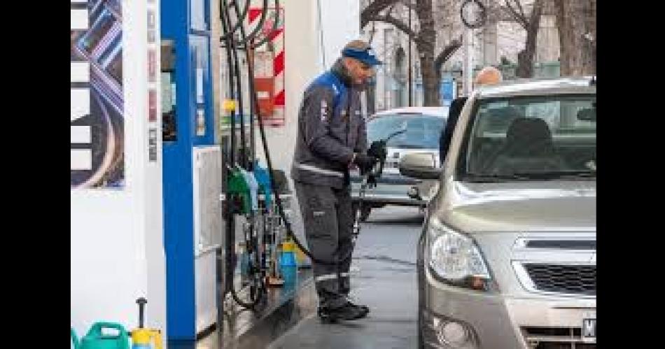 Suben 2,5% promedio los precios de las naftas y el gasoil desde el domingo.