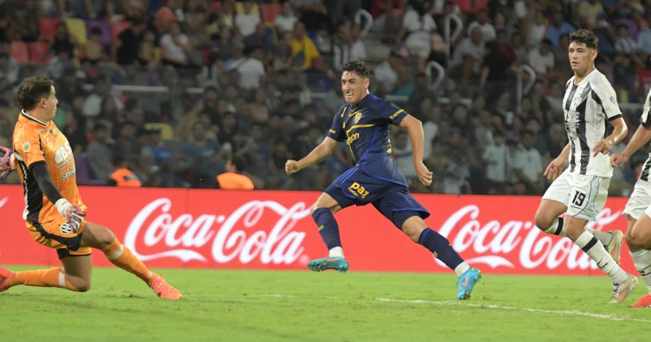 Central sufrió la jerarquía y contundencia de Boca y cedió su invicto en casa.