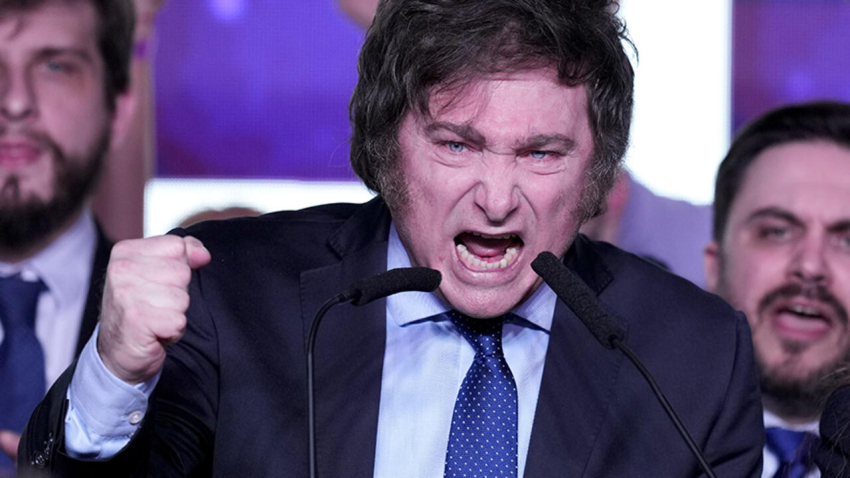 Milei atacó a quienes pronostican una suba del dólar: "Enviales un container de vaselina"