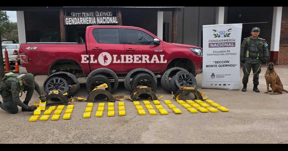 Salteños transportaban más de 50 kilos de cocaína ocultos en las cubiertas de una Toyota Hilux mi