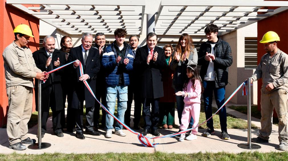 Zamora inauguró el B° Raúl Ricardo Alfonsín con viviendas dúplex para 92 familias