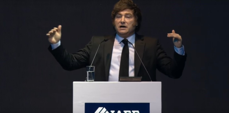 Milei anunció otro blanqueo y volvió a arremeter contra los medios.