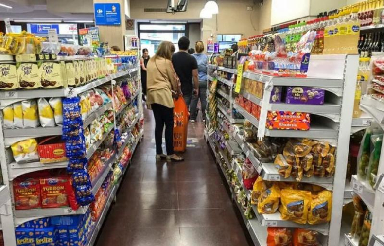 Baja el impuesto PAIS pero culpan a los municipios por los aumentos futuros