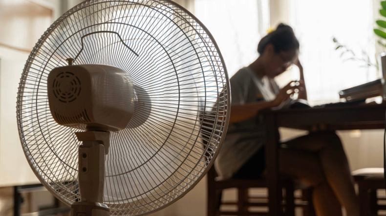 El truco de un arquitecto para que un ventilador refresque toda la casa